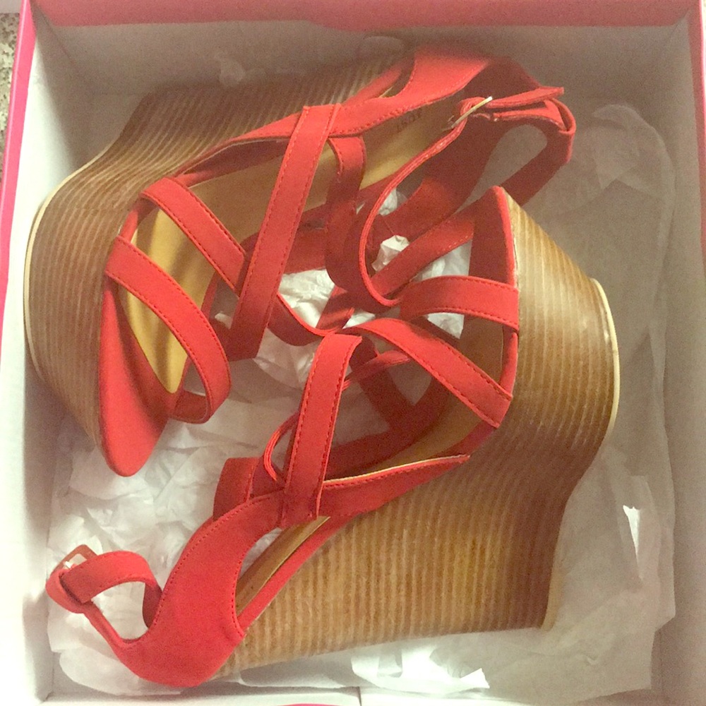 🎉BRAND NEW🎉 Red Platform Sandals